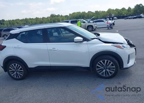 2022 Nissan Kicks Sv Xtronic Cvt z USA, uszkodzony, nr VIN 3N1CP5CV6NL479132
